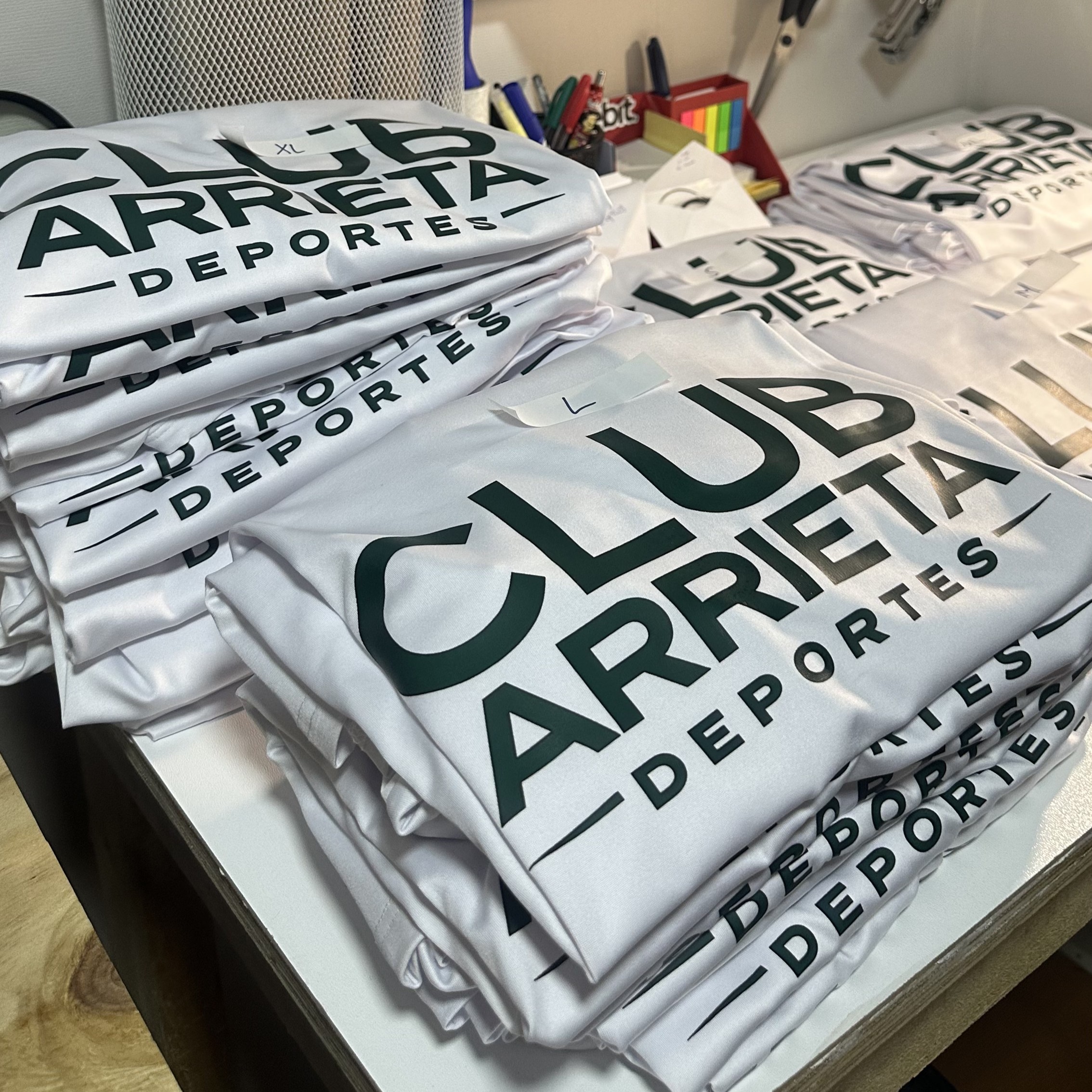 Proyecto ropa — colección corporativa empresa tech